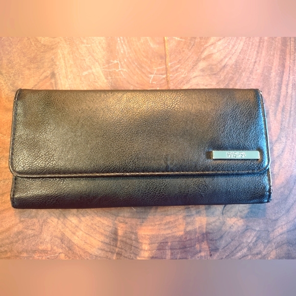 Kenneth Cole Reaction Large Flip Wallet - Picture 1 of 11